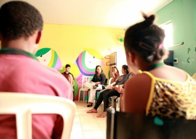 Perla Ribeiro da Secretaria da Criança participa de roda de Conversa no Coletivo da Cidade